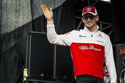 Russell : Leclerc, "un superbe exemple" pour les jeunes pilotes