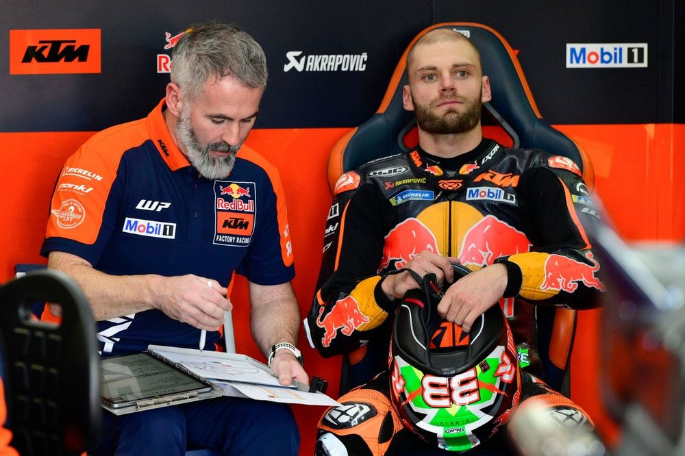Brad Binder, Red Bull KTM Factory Racing, et son nouveau chef m&eacute;canicien, Phil Marron