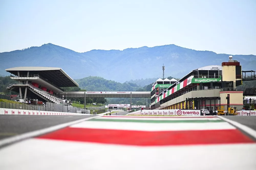 La ligne droite de d&eacute;part/arriv&eacute;e au Mugello