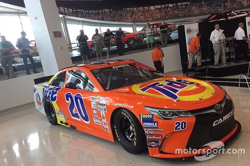 Matt Kenseth, throwback Tide paint scheme