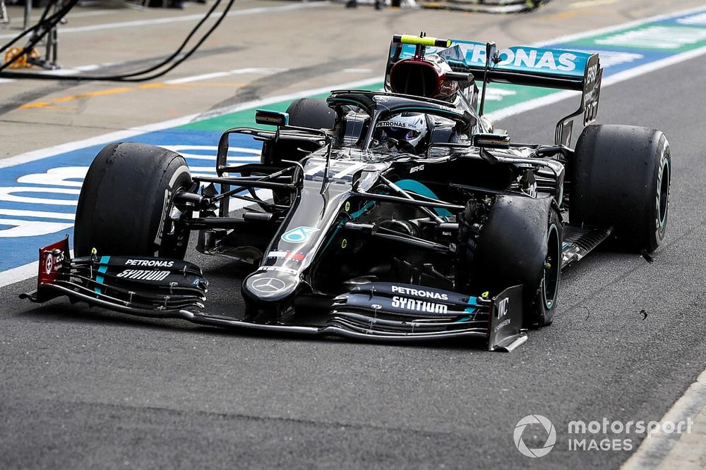 Valtteri Bottas, Mercedes F1 W11 pitstop con un pinchazo