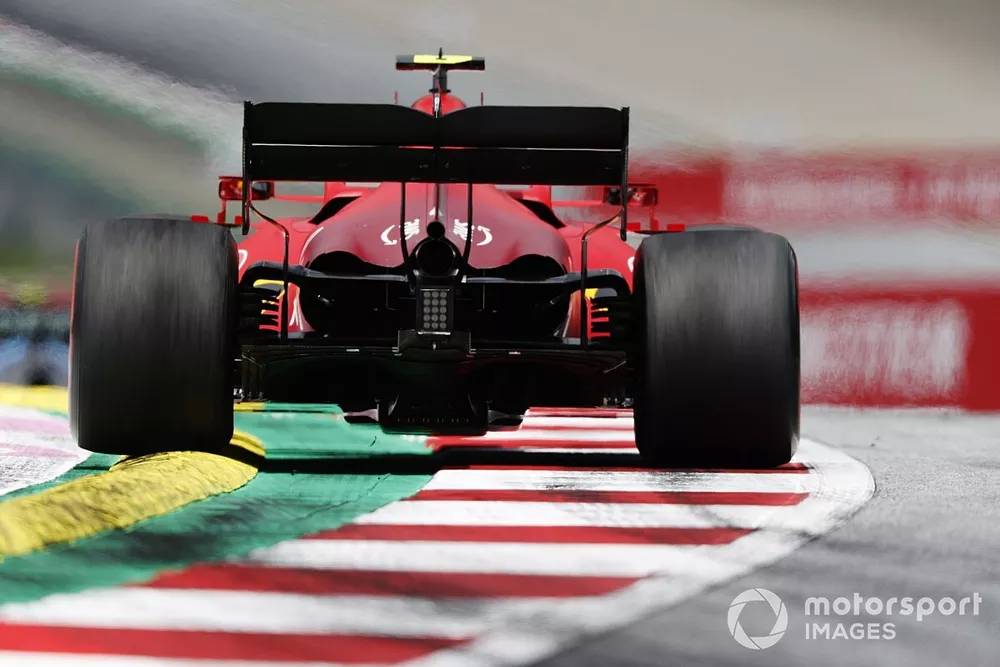 Carlos Sainz Jr., Ferrari SF21