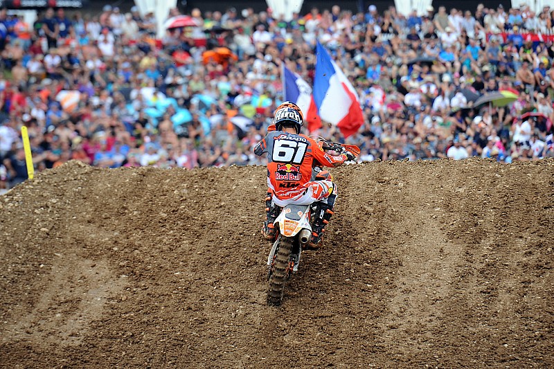Jorge Prado vince anche in Francia e riapre il Mondiale MX2