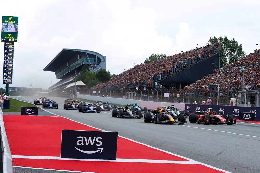 Max Verstappen, Red Bull Racing RB19, Carlos Sainz, Ferrari SF-23, Lewis Hamilton, Mercedes F1 W14, Lance Stroll, Aston Martin AMR23, Lando Norris, McLaren MCL60, il resto dello schieramento alla partenza