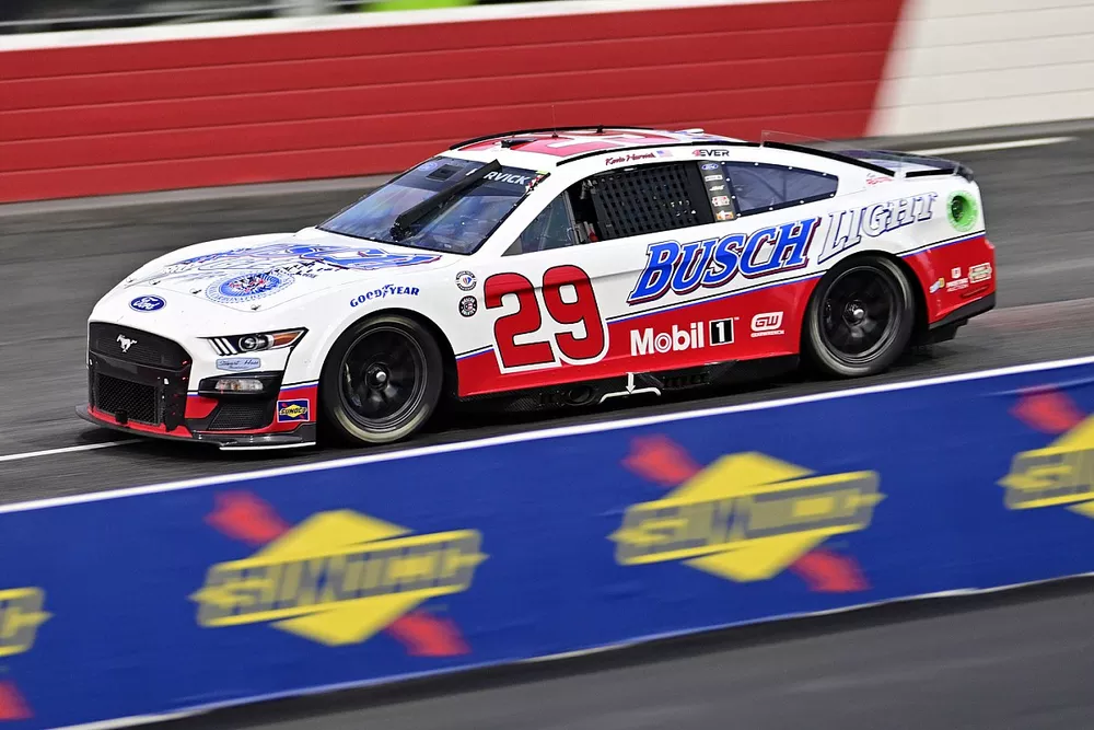 Kevin Harvick, Stewart-Haas Racing, Busch Light Ford Mustang