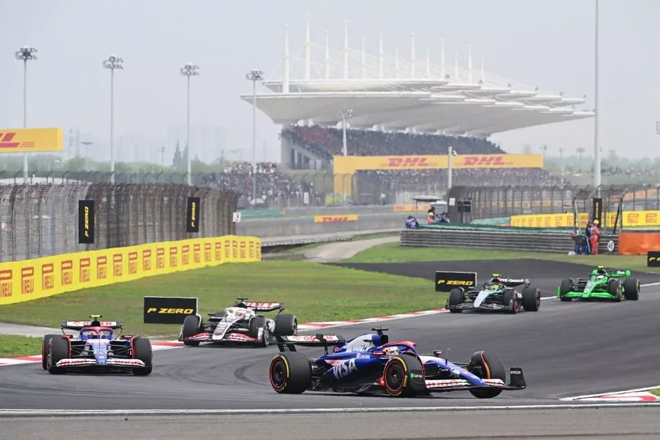 Daniel Ricciardo, RB F1 Team VCARB 01, Yuki Tsunoda, RB F1 Team VCARB 01, Kevin Magnussen, Haas VF-24