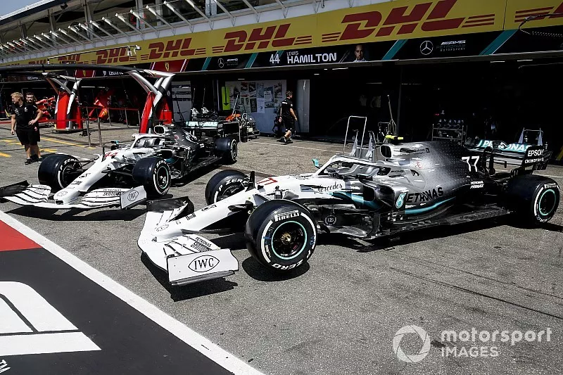 El Mercedes AMG F1 W10 con la decoración especial de su 125º aniversario