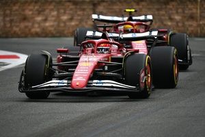 F1 - Leclerc é irônico com Hamilton após ordem da Ferrari em Baku: "Pode curtir o P8"; Lewis se desculpa e dá sua versão