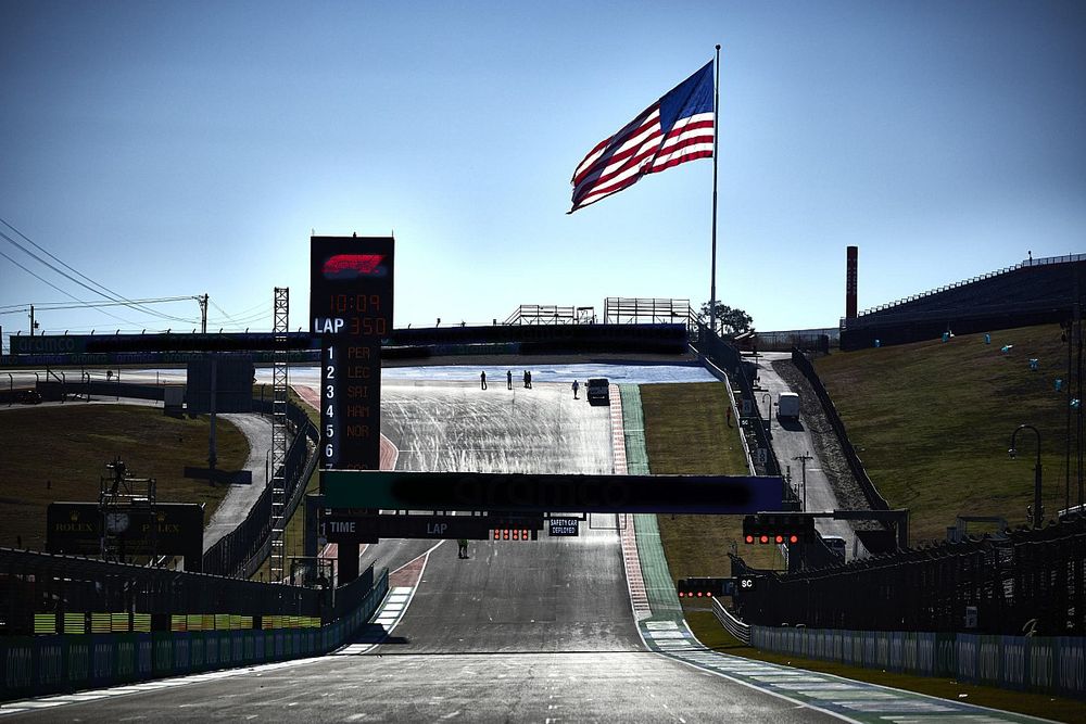 A view of the start-finish straight