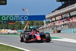 F2 Hungría: Maini hereda la victoria tras la descalificación de Verschoor