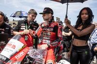 Bautista confiesa que a&uacute;n no se centra en su futuro, y Ducati le esperar&aacute;