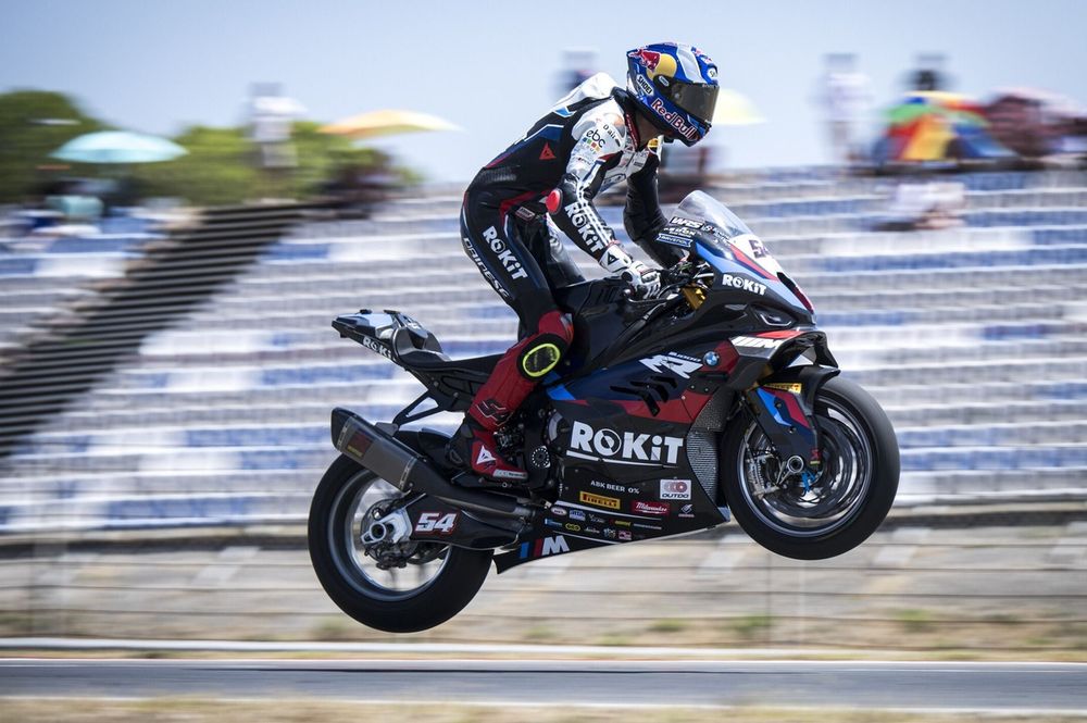 WSBK Portimao (heat 2): Razgatlioglu slechts 0,035s voor op Bulega, Bautista crasht!