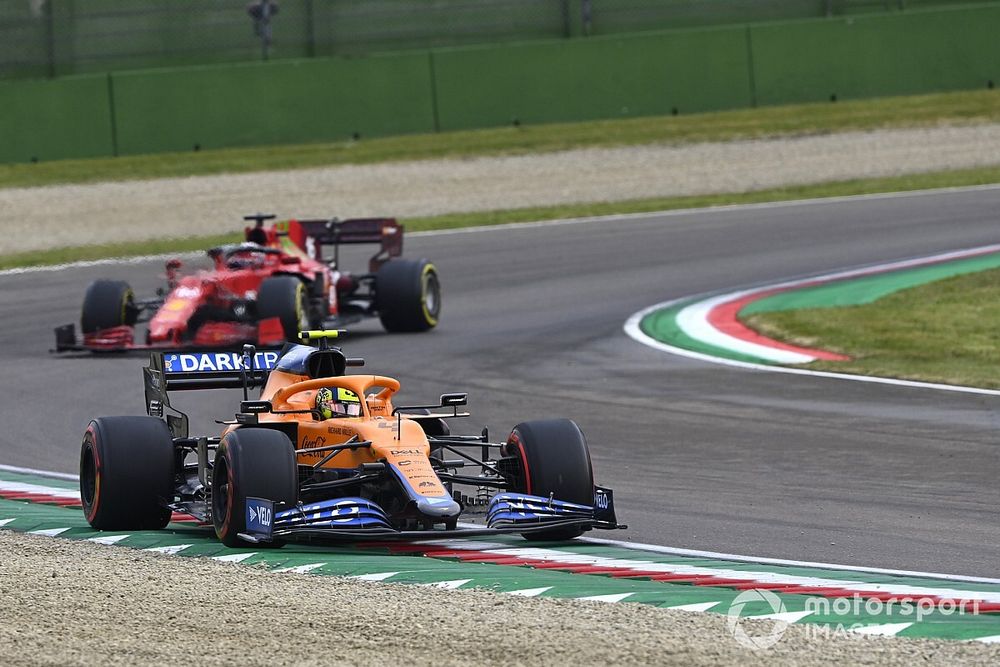 Lando Norris, McLaren MCL35M, Charles Leclerc, Ferrari SF21