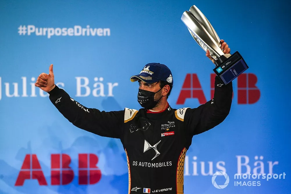 Jean-Eric Vergne, DS Techeetah, 3&deg; posizione, festeggia sul podio