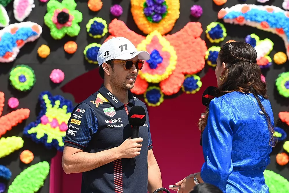 Sergio P&eacute;rez, Red Bull Racing, en una entrevista tras el desfile de pilotos