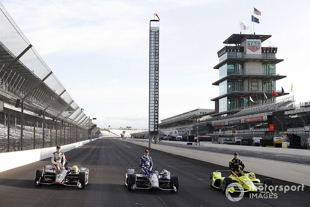 Simon Pagenaud, Team Penske Chevrolet, Ed Carpenter, Ed Carpenter Racing Chevrolet, Spencer Pigot, Ed Carpenter Racing Chevrolet posan para las fotos de primera fila