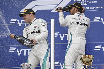 Hamilton a csapatutasításról: "Az emberek nem emlékeznek, Schumacher hogyan lett bajnok"