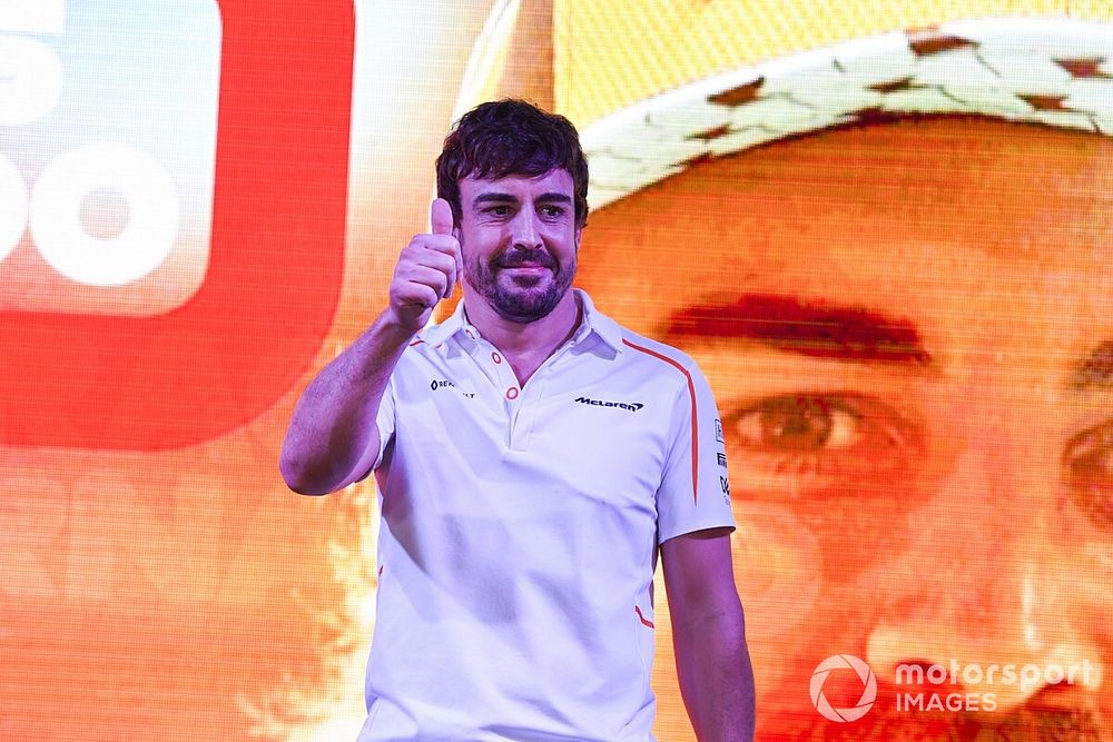 Fernando Alonso, McLaren se despide de los aficionados.