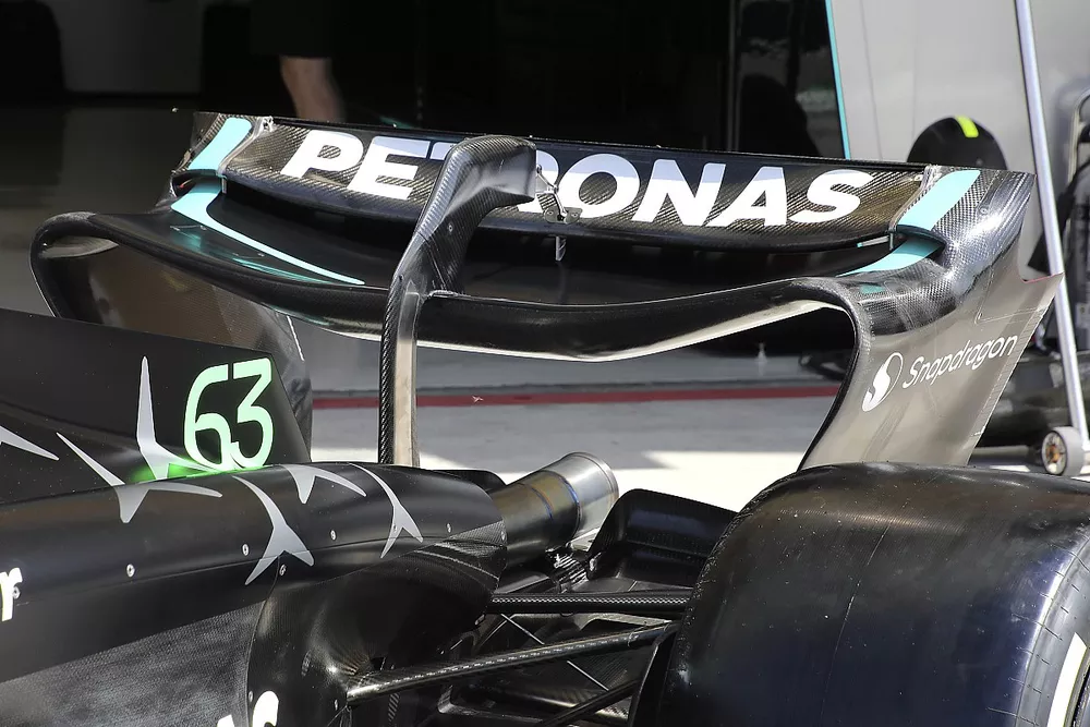 Aler&oacute;n trasero Mercedes W14