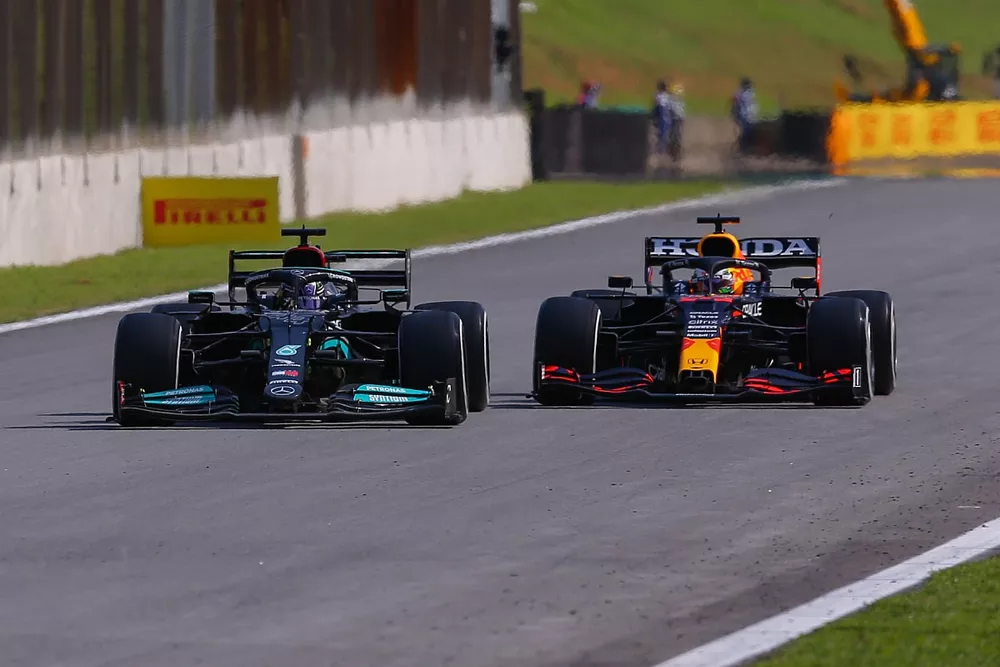 Lewis Hamilton, Mercedes W12, Max Verstappen, Red Bull Racing RB16B 