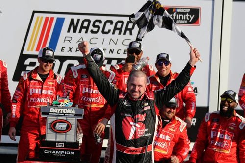 Ex-piloto da NASCAR, Michael Annett morre aos 39 anos de idade