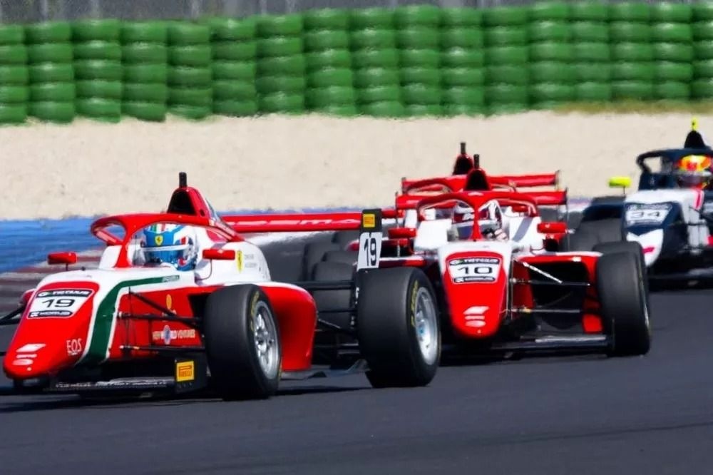 Alp Aksoy, F4 İtalya Misano'da İkincilikle Podyuma Yükseldi!