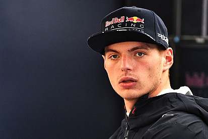 Verstappen renova com a Red Bull até 2020