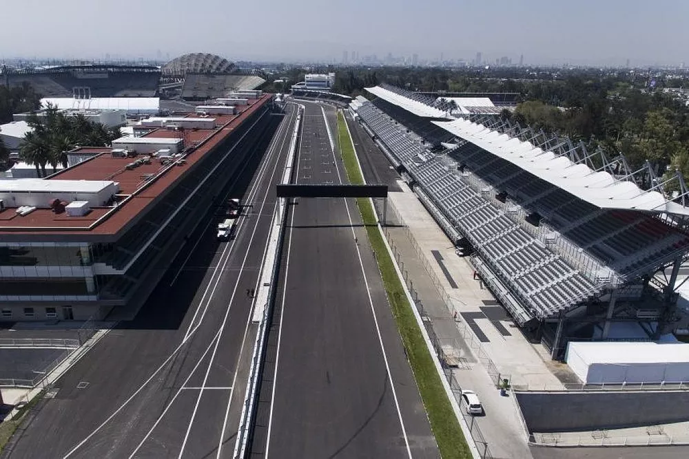 Preparaciones del aut&oacute;dromo Hermanos Rodr&iacute;guez