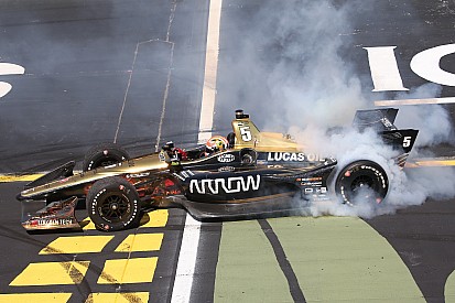 Iowa IndyCar: Hinchcliffe wins, Newgarden suffers in bizarre finish