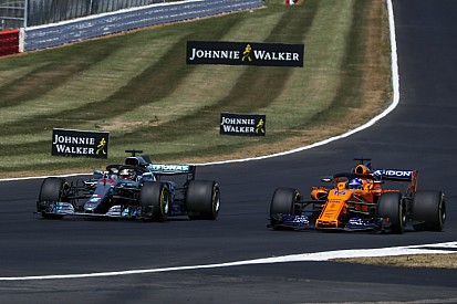 McLaren: „200-300 emberrel dolgozunk kevesebbel, mint a Ferrari és a Mercedes”