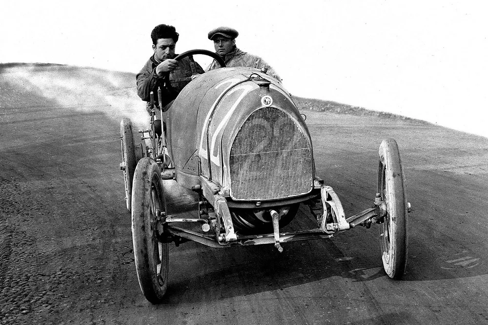 Enzo Ferrari in test with the mechanic Nino Berretta, 15-20 HP CMN