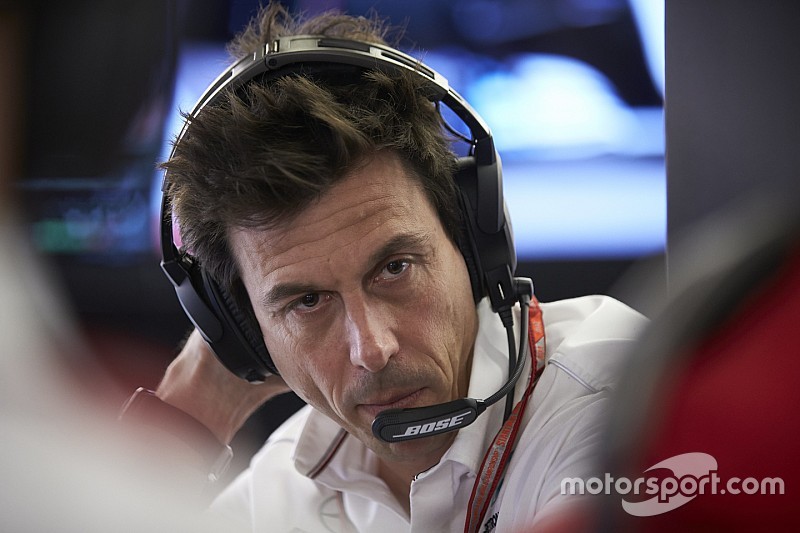 Вольф пообещал дать бой Ferrari в Монце