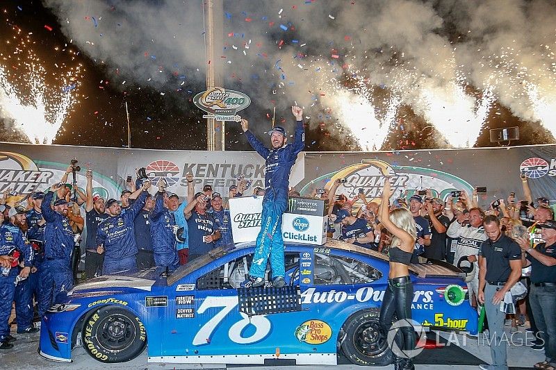 Martin Truex Jr., Furniture Row Racing, Toyota Camry Auto-Owners Insurance