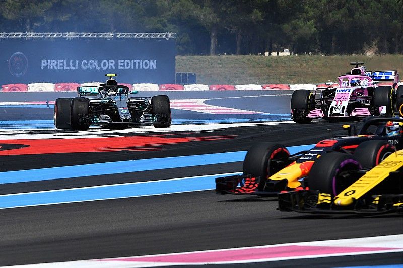 Valtteri Bottas, Mercedes-AMG F1 W09 spins after a hit from Sebastian Vettel, Ferrari SF71H