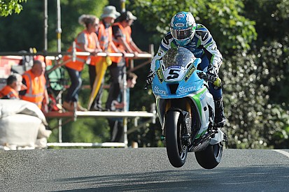 Isle of Man TT: Harrison tops 131mph in Superbike qualifying
