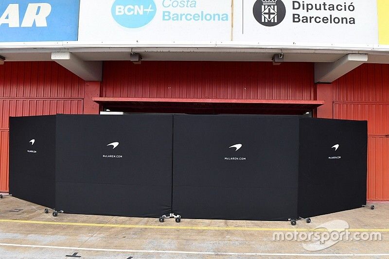 McLaren garage screens