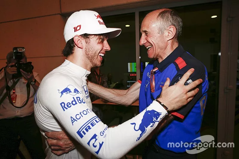 Pierre Gasly, Toro Rosso, et Franz Tost, directeur d'équipe, Toro Rosso, célèbrent la quatrième place