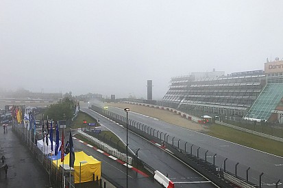 Rode vlag in 24 uur van Nürburgring door dichte mist