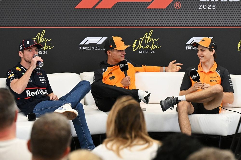 Lando Norris, McLaren, Oscar Piastri, McLaren, Max Verstappen, Red Bull Racing