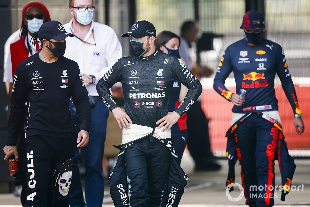 Lewis Hamilton, Mercedes AMG F1, Valtteri Bottas, Mercedes AMG F1, y Max Verstappen, Red Bull Racing