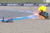 VÍDEO: Moto de Ogura pega fogo após forte queda no TL2 da MotoGP em Assen