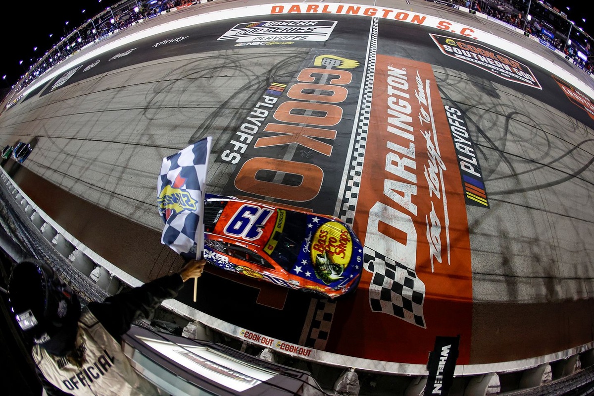 Chase Briscoe goes back-to-back in dramatic Southern 500 Darlington win