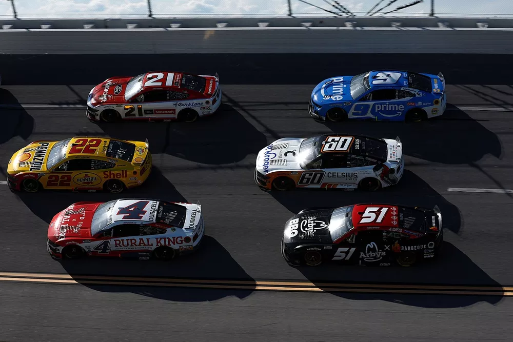 Pack racing at Talladega