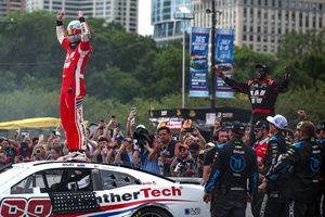 NASCAR Cup: Shane van Gisbergen arrasa el fin de semana en Chicago