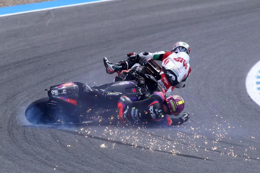Aleix Espargaro, Aprilia Racing Team, Johann Zarco, Team LCR Honda crash