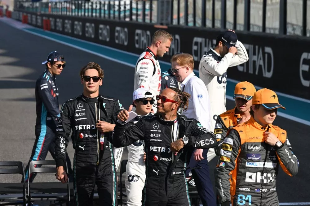Alex Albon, Williams Racing, George Russell, Mercedes-AMG, Yuki Tsunoda, Scuderia AlphaTauri, Lewis Hamilton, Mercedes-AMG, Lando Norris, McLaren e Oscar Piastri, McLaren