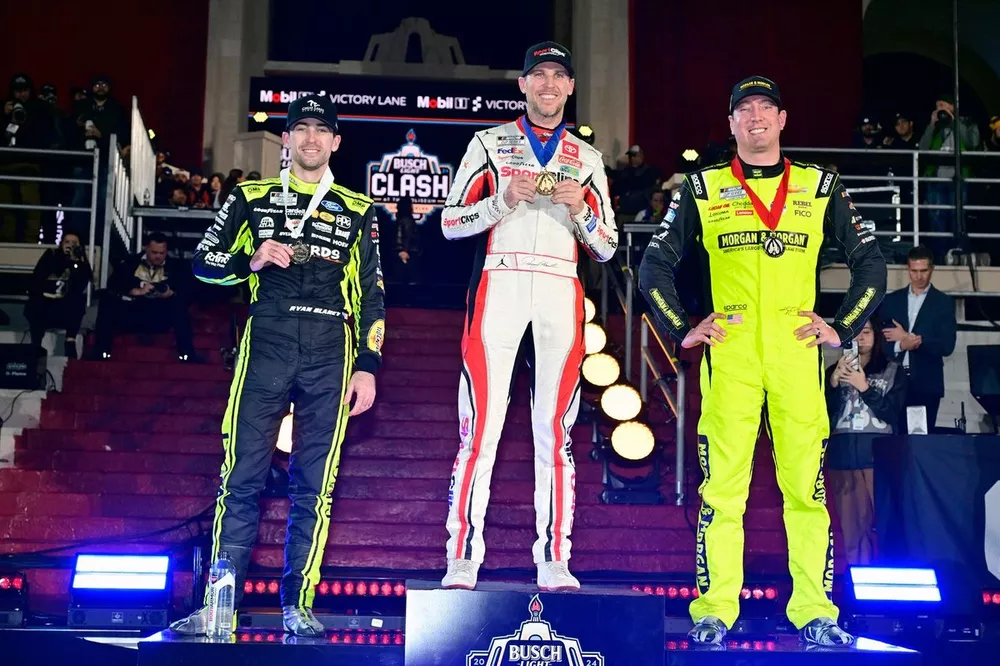 Ryan Blaney, Team Penske, el ganador Denny Hamlin, Joe Gibbs Racing, Kyle Busch, Richard Childress Racing
