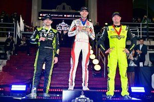 Hamlin contiene a Busch y gana el L.A. Clash de NASCAR