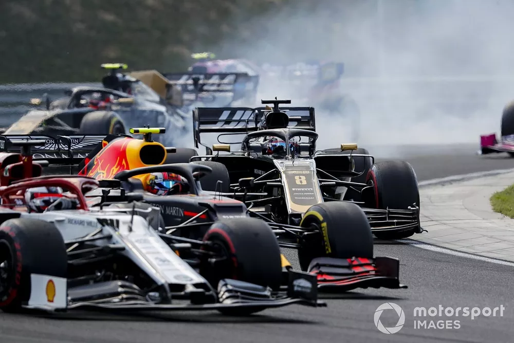 Kimi Raikkonen, Alfa Romeo Racing C38, &agrave; la lutte avec Pierre Gasly, Red Bull Racing RB15, et Romain Grosjean, Haas F1 Team VF-19
