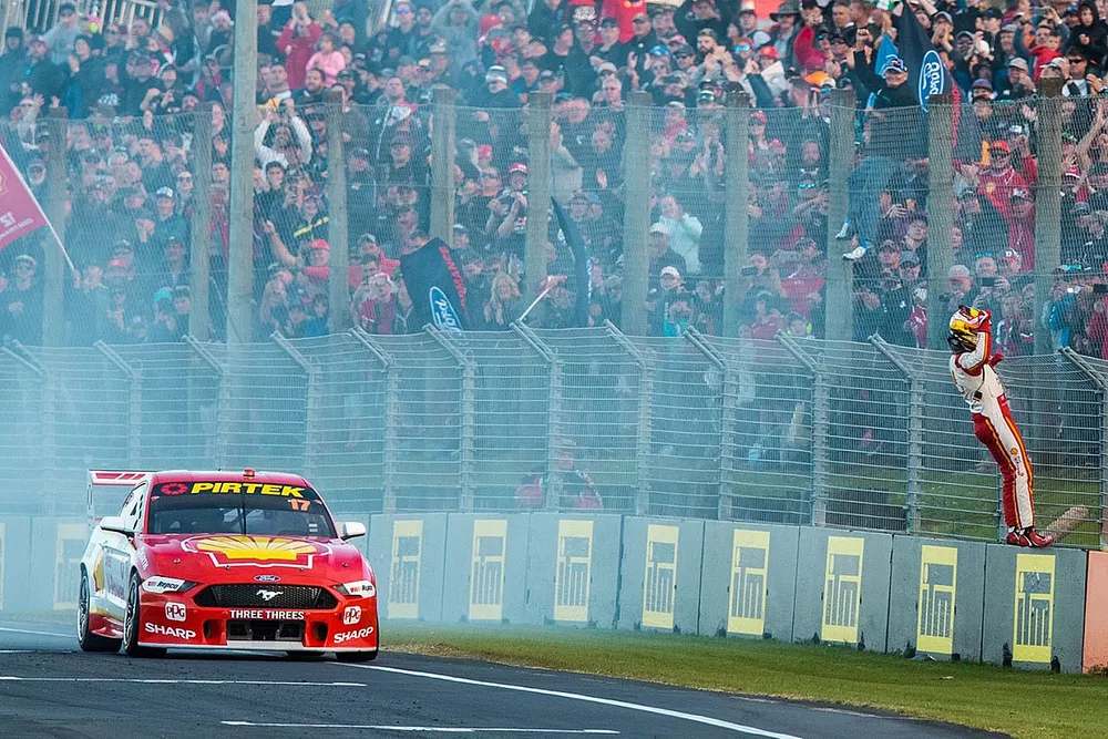 Race winner Scott McLaughlin, DJR Team Penske Ford